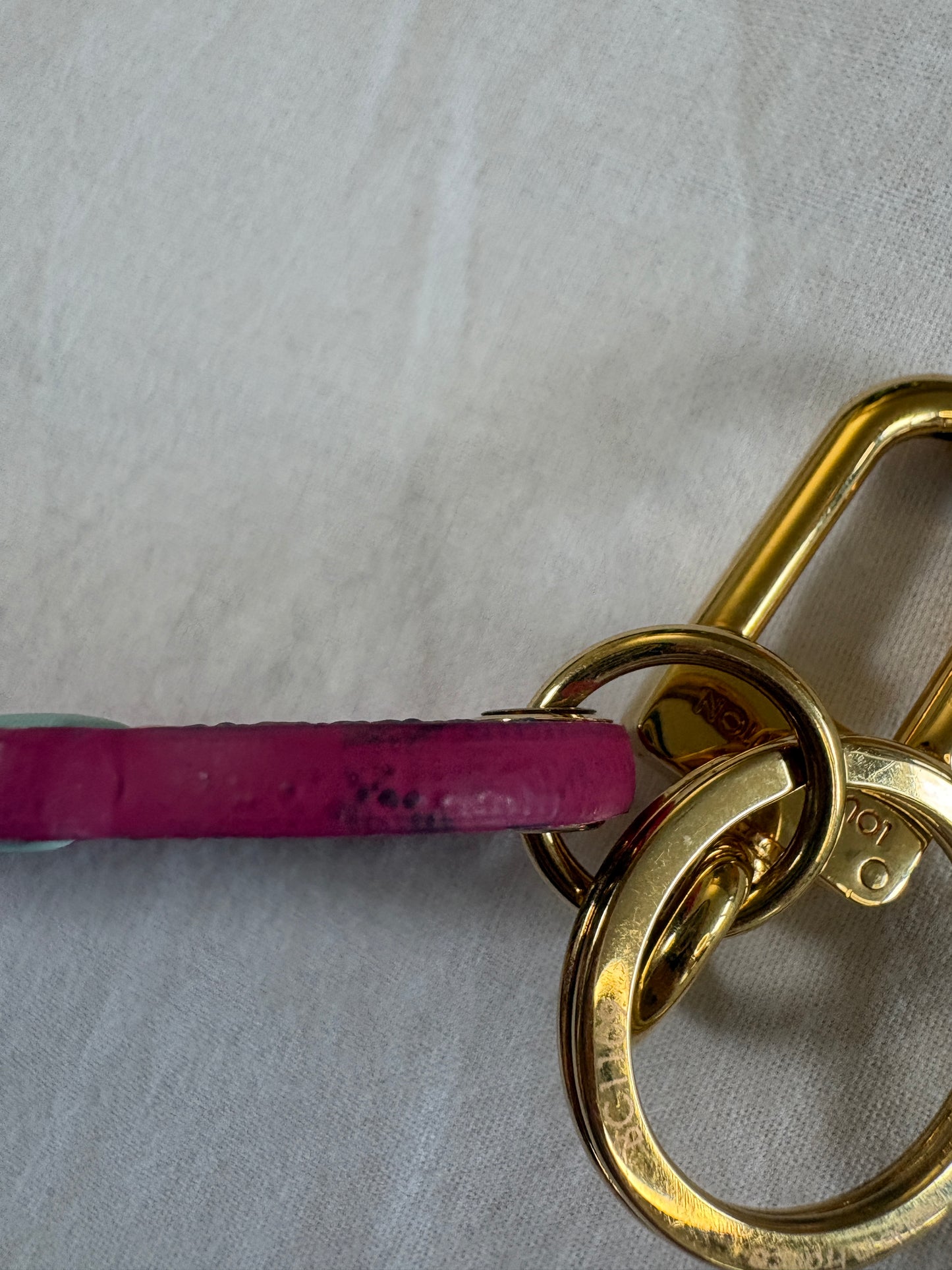 Louis Vuitton Limited Edition Key Holder „Volez Voguez Voyagez“ – Monogram Canvas