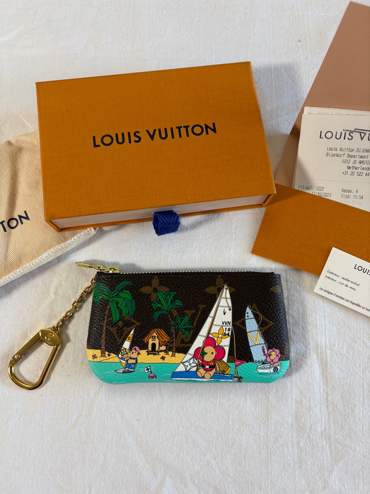 Louis Vuitton Vivienne Christmas 2023 Limited Edition Key Pouch – Komplettset mit Rechnung