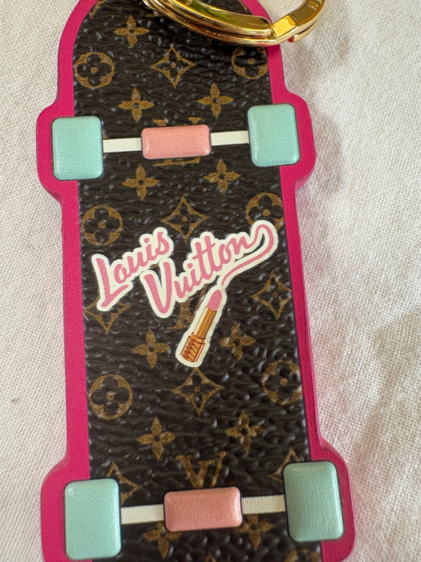 Louis Vuitton Limited Edition Key Holder „Volez Voguez Voyagez“ – Monogram Canvas
