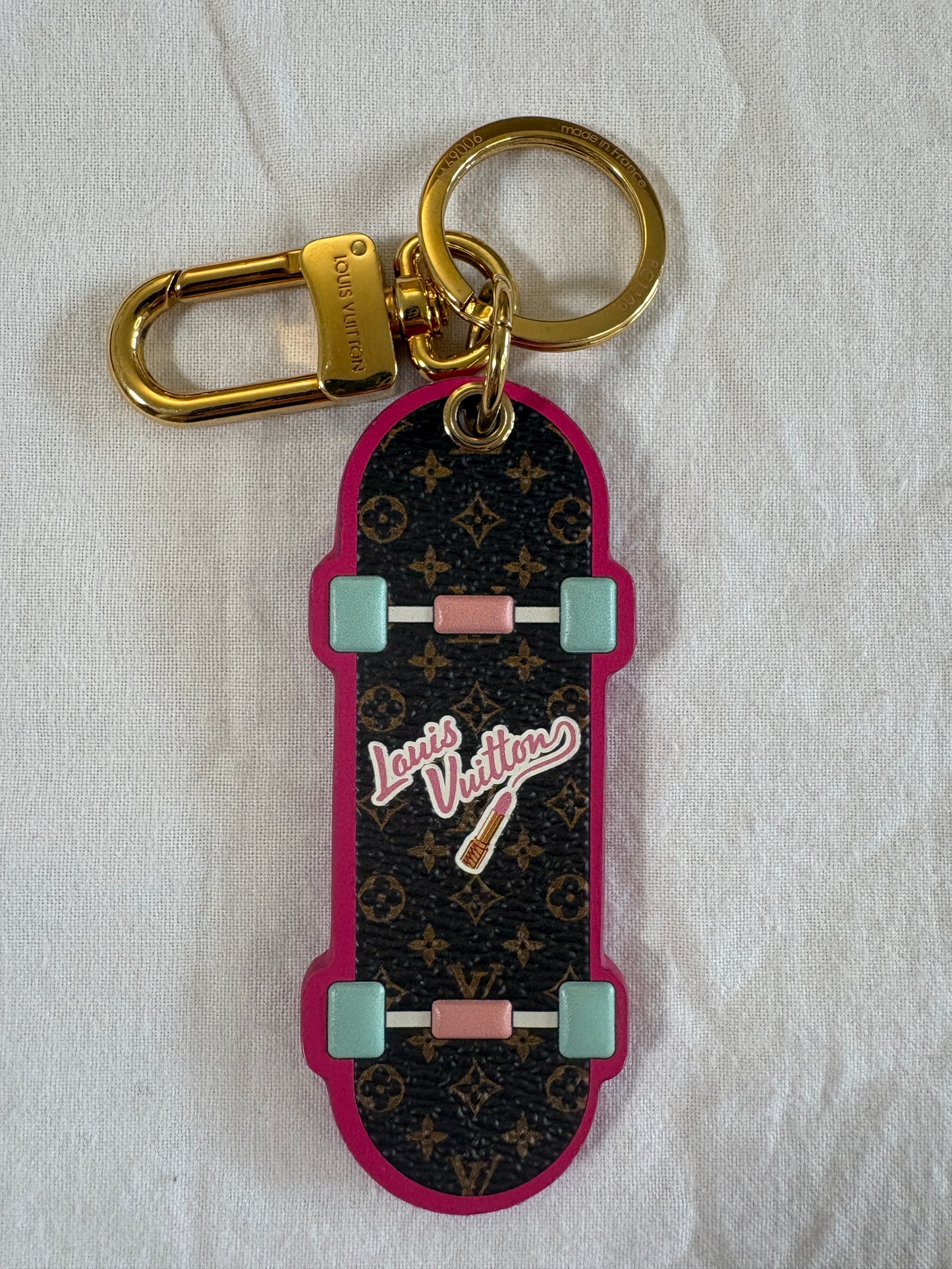 Louis Vuitton Limited Edition Key Holder „Volez Voguez Voyagez“ – Monogram Canvas