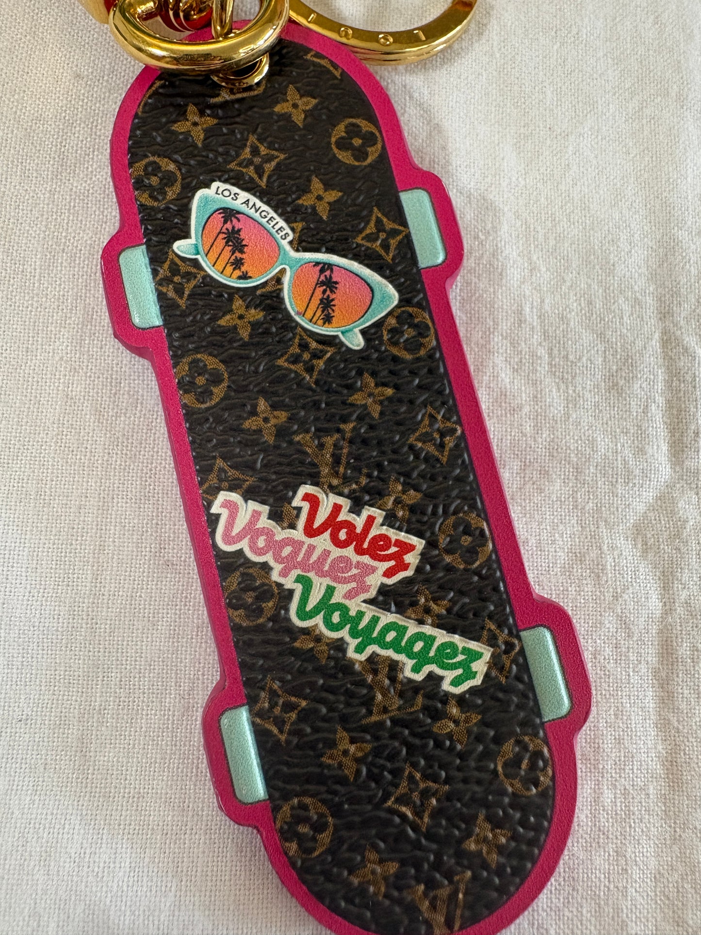 Louis Vuitton Limited Edition Key Holder „Volez Voguez Voyagez“ – Monogram Canvas