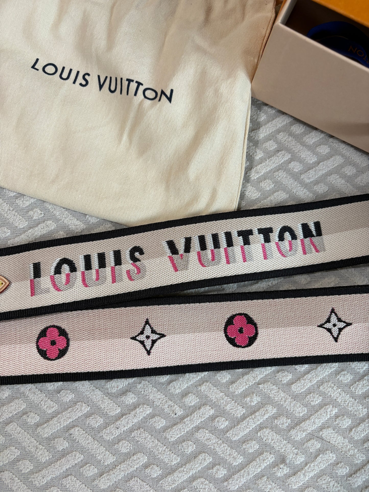 Louis Vuitton Bandoulière Schulterriemen Jacquard Black /Pink — Ungetragen