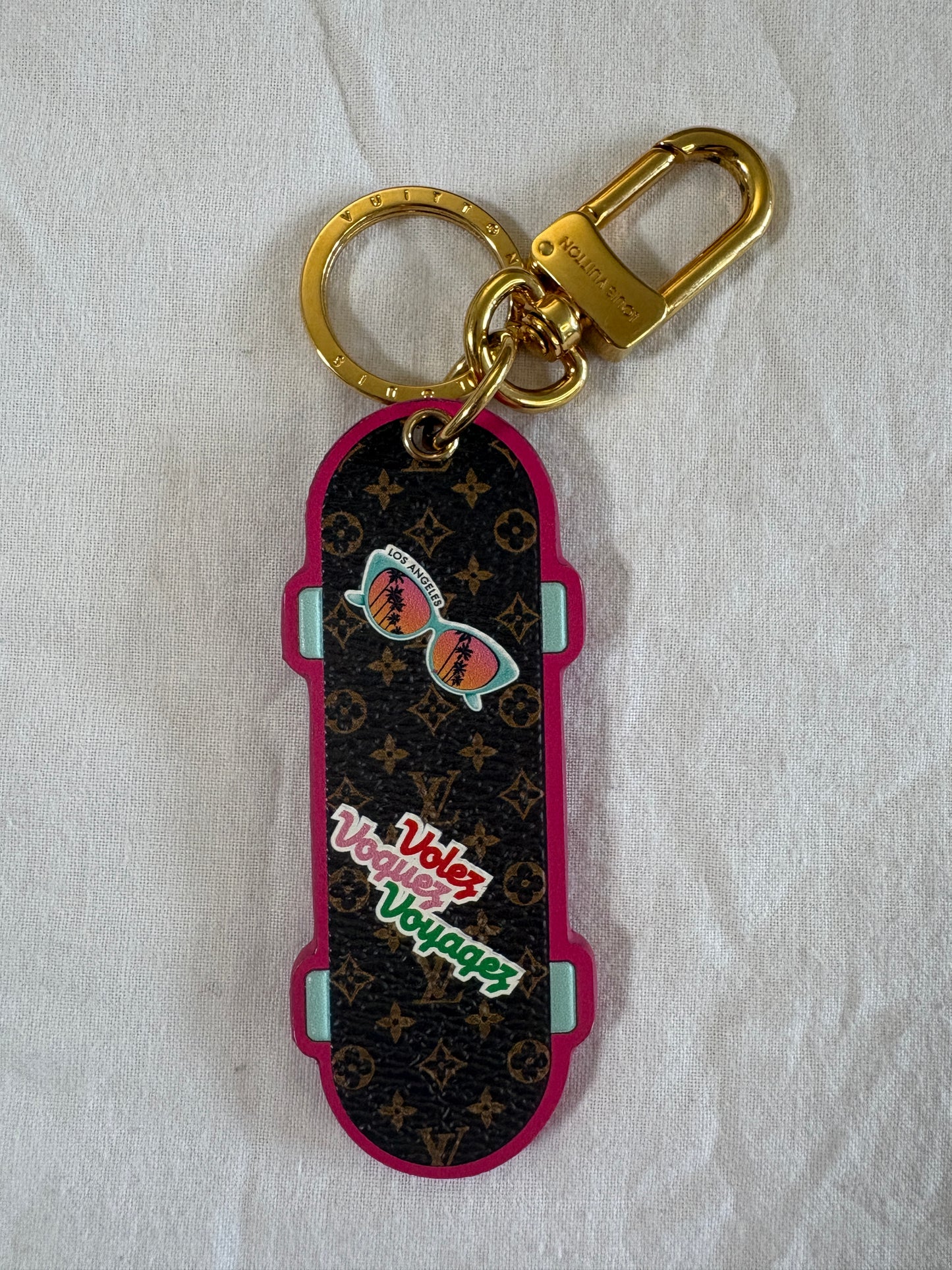 Louis Vuitton Limited Edition Key Holder „Volez Voguez Voyagez“ – Monogram Canvas
