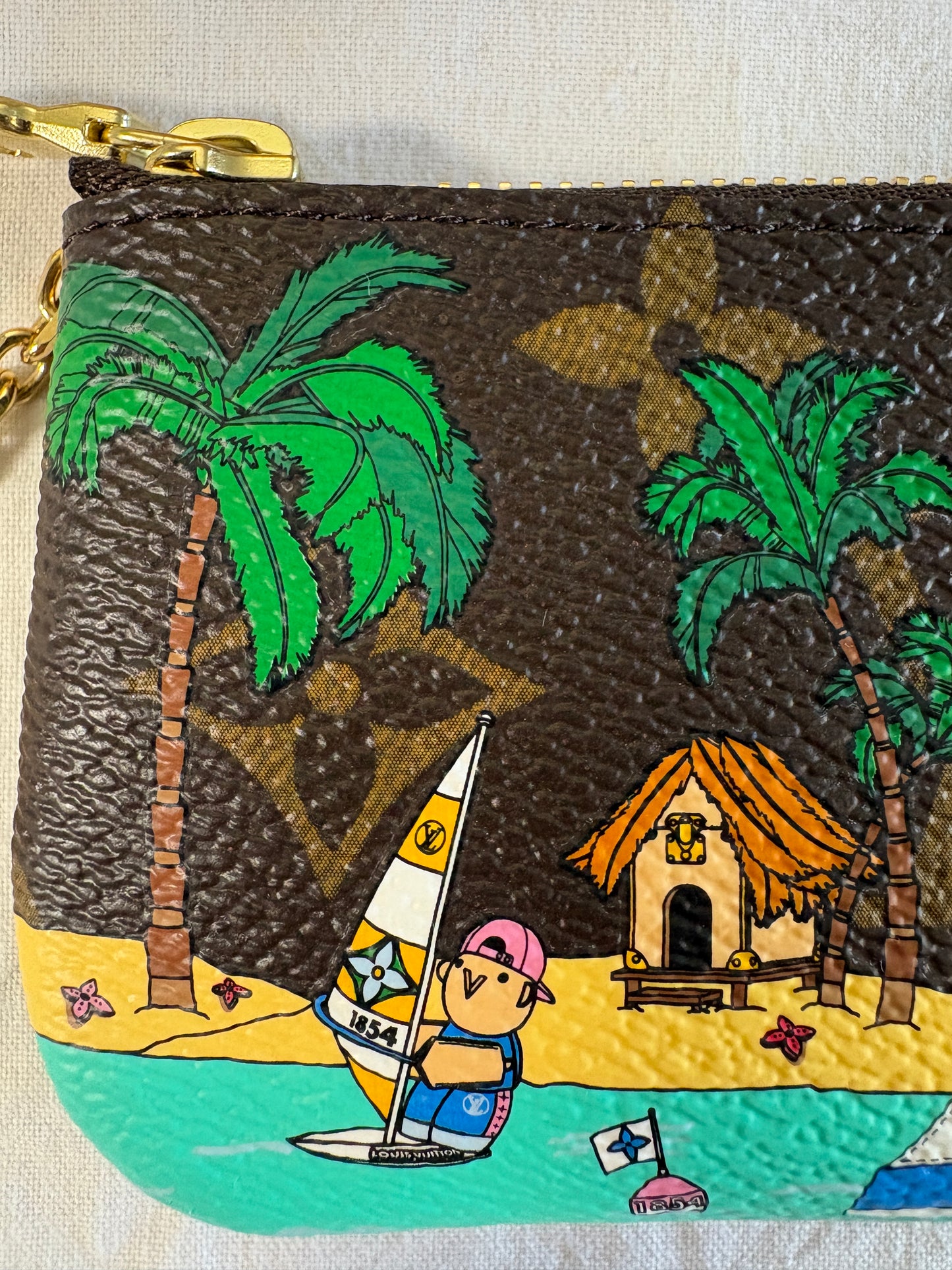 Louis Vuitton Vivienne Christmas 2023 Limited Edition Key Pouch – Komplettset mit Rechnung