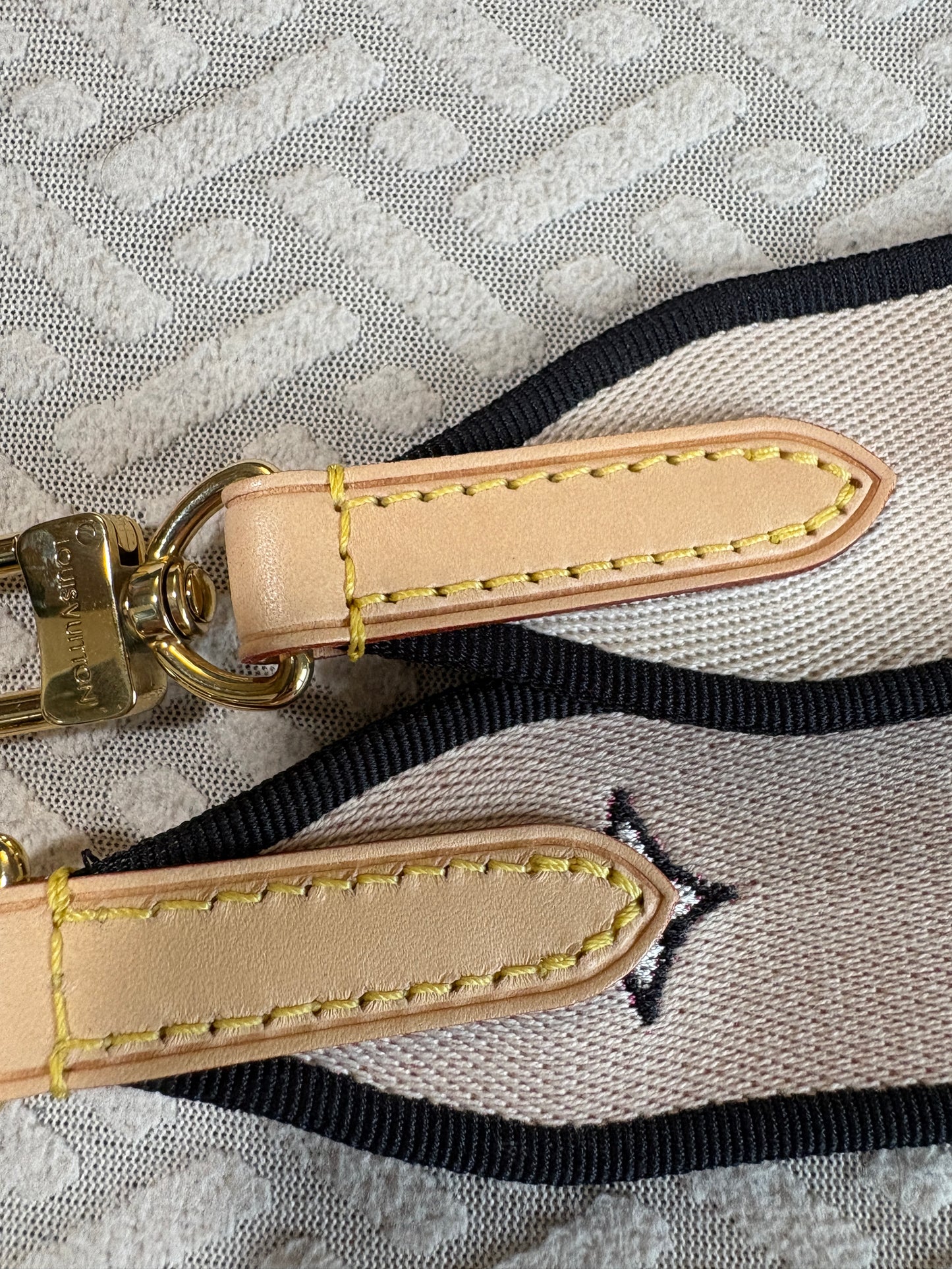 Louis Vuitton Bandoulière Schulterriemen Jacquard Black /Pink — Ungetragen