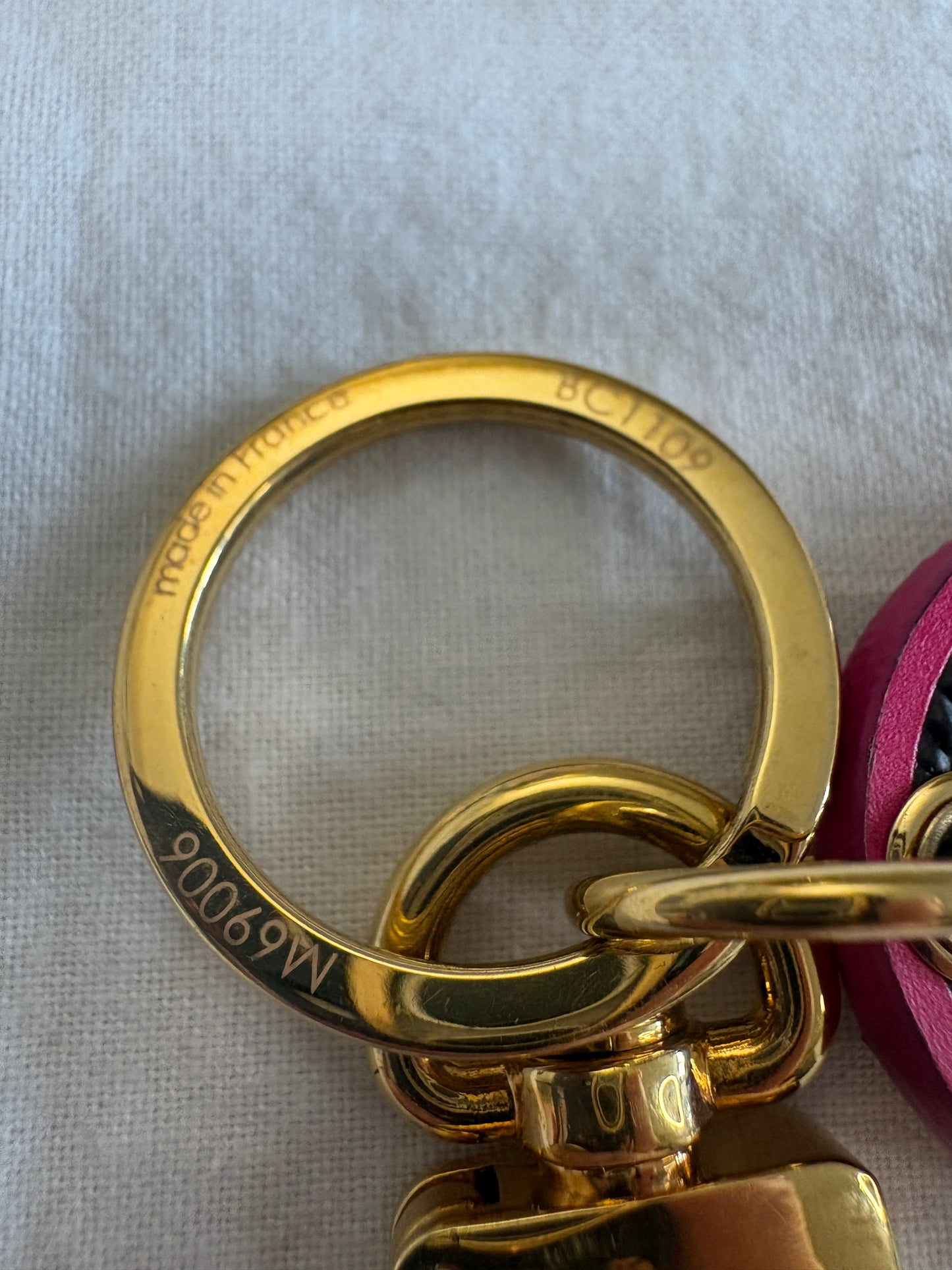 Louis Vuitton Limited Edition Key Holder „Volez Voguez Voyagez“ – Monogram Canvas