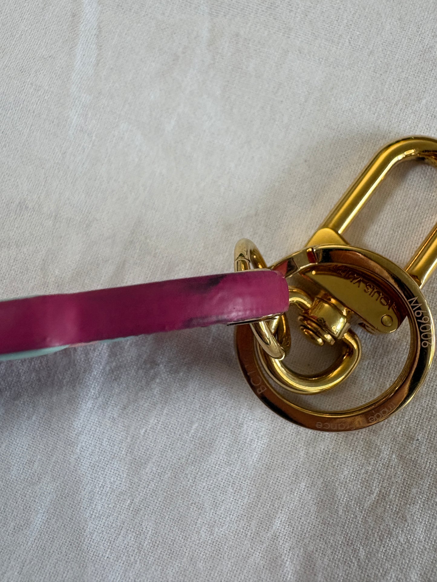 Louis Vuitton Limited Edition Key Holder „Volez Voguez Voyagez“ – Monogram Canvas