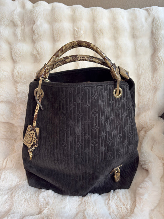-Sold- Louis Vuitton Whisper Python
Collection Automne / Hiver 2008